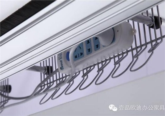 簡單3招，擺脫辦公桌下各種電源線雜亂困擾？