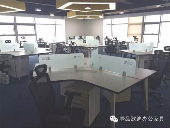 【央視新聞客戶端】京東JD讓老百姓放心網購，壹品歐迪讓京東JD綠色辦公
