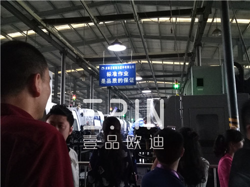 在劉總親自帶隊參觀正恒動力生產車間環節，近距離走進這樣的億元級企業，不管是先進的生產設備還是完善的生產及管控流程都讓壹品歐迪小編無比震撼。 正恒動力廠區及車間風貌