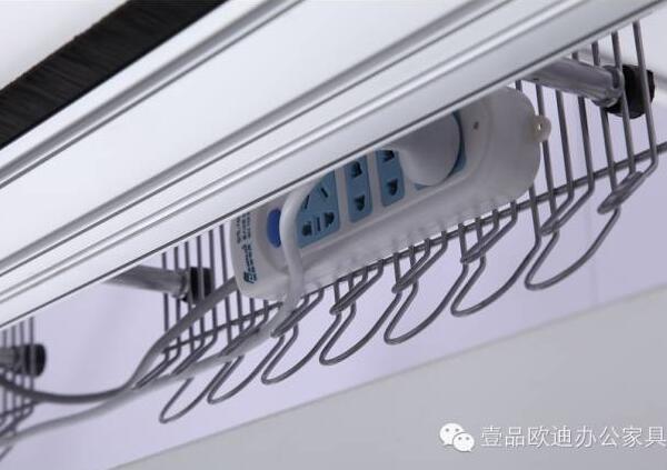 簡單3招，擺脫辦公桌下各種電源線雜亂困擾？