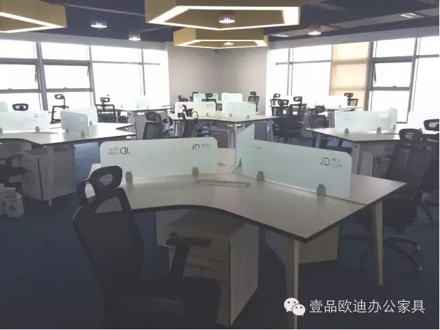 【央視新聞客戶端】京東JD讓老百姓放心網購，壹品歐迪讓京東JD綠色辦公