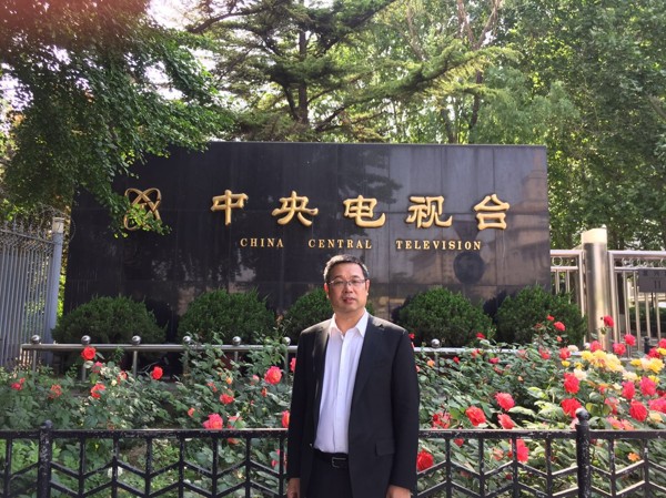 壹品歐迪辦公家具董事長張曉帆受邀參加央視CCTV《牛商論道》節目錄制