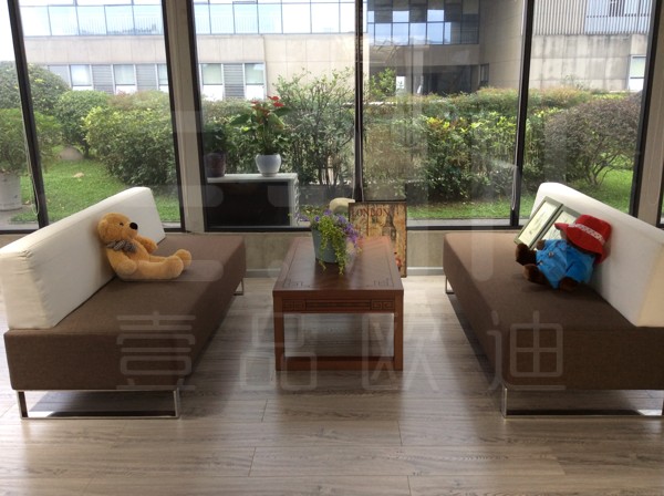 走互聯網+的轉型道路，但展廳依舊不可替代